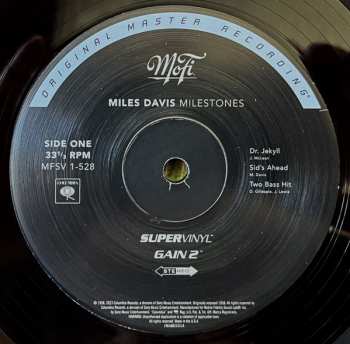 LP Miles Davis: Milestones NUM 606085