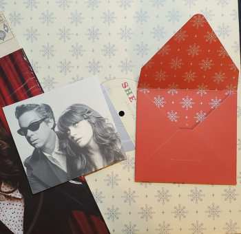 LP She & Him: A Very She & Him Christmas  CLR | LTD 585523